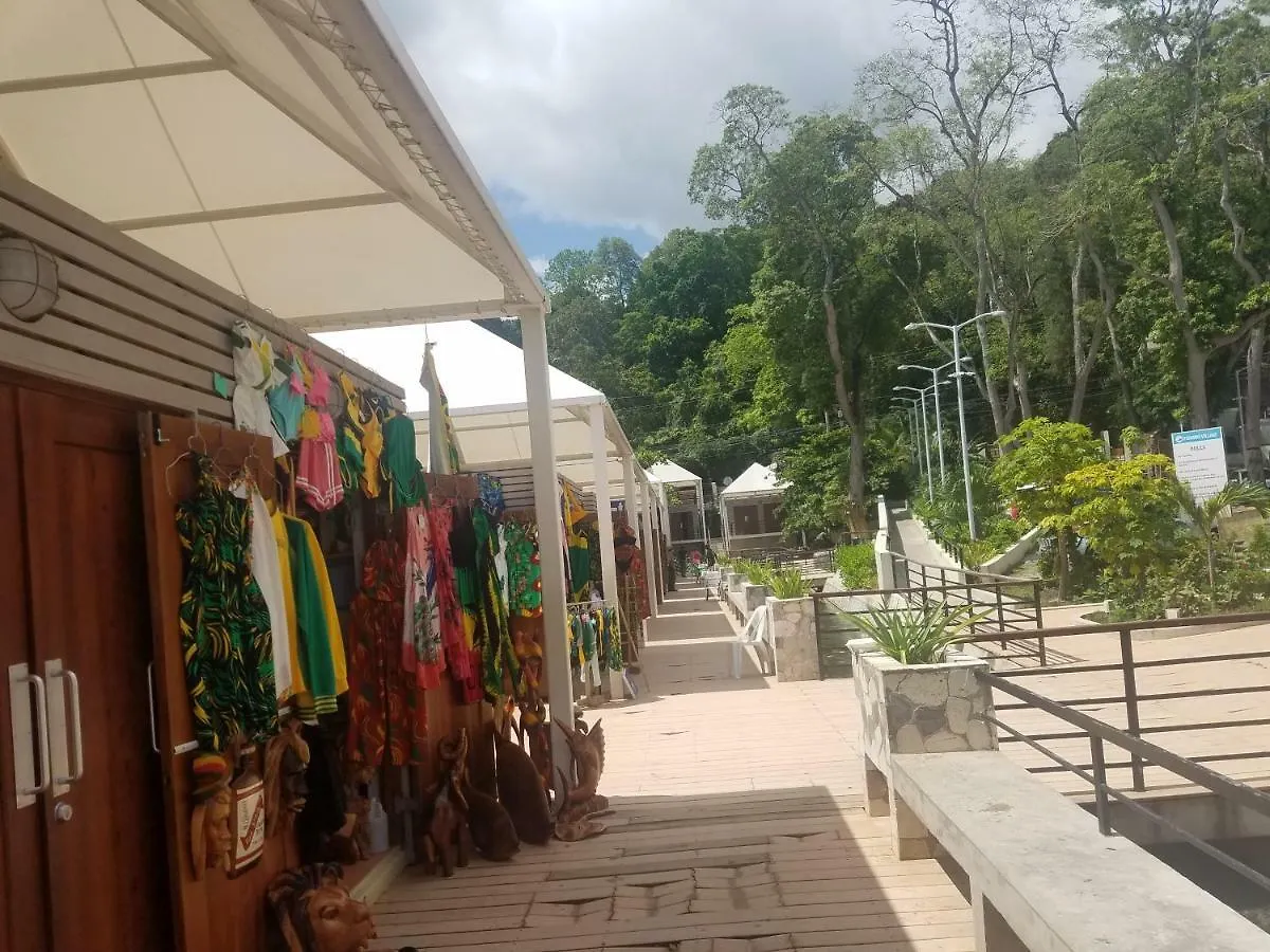 Rosi Ocean Sand Hotel Apt Ocho Rios 3*,  Jamaika